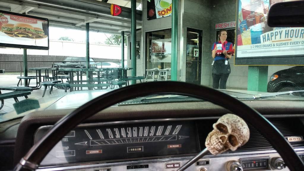 Sonic Drive-In | restaurant | 7701 Parkway Dr, Leeds, AL 35094, USA | 2056995525 OR +1 205-699-5525