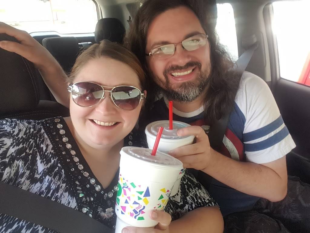 Classic 50S Drive-In | restaurant | 1521 W Lindsey St, Norman, OK 73069, USA | 4053212271 OR +1 405-321-2271