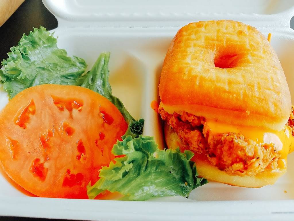 Astro Doughnuts & Fried Chicken | restaurant | 7511 Leesburg Pike #103, Falls Church, VA 22043, USA | 7033560800 OR +1 703-356-0800