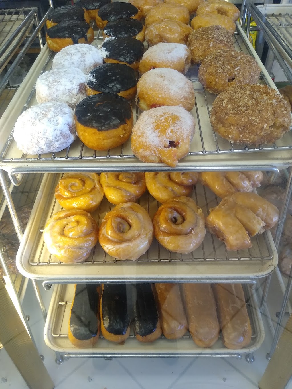 Donut Avenue | bakery | 583 Pine Ave, Holtville, CA 92250, USA | 7603565583 OR +1 760-356-5583