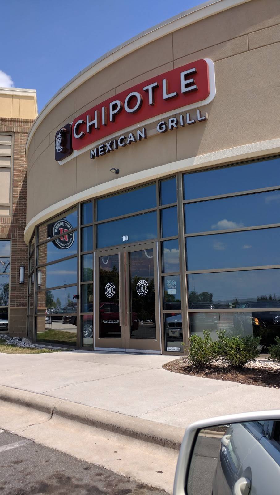 Chipotle Mexican Grill | restaurant | 3219 Watkins Rd Ste 100, Durham, NC 27707, USA | 9194015469 OR +1 919-401-5469