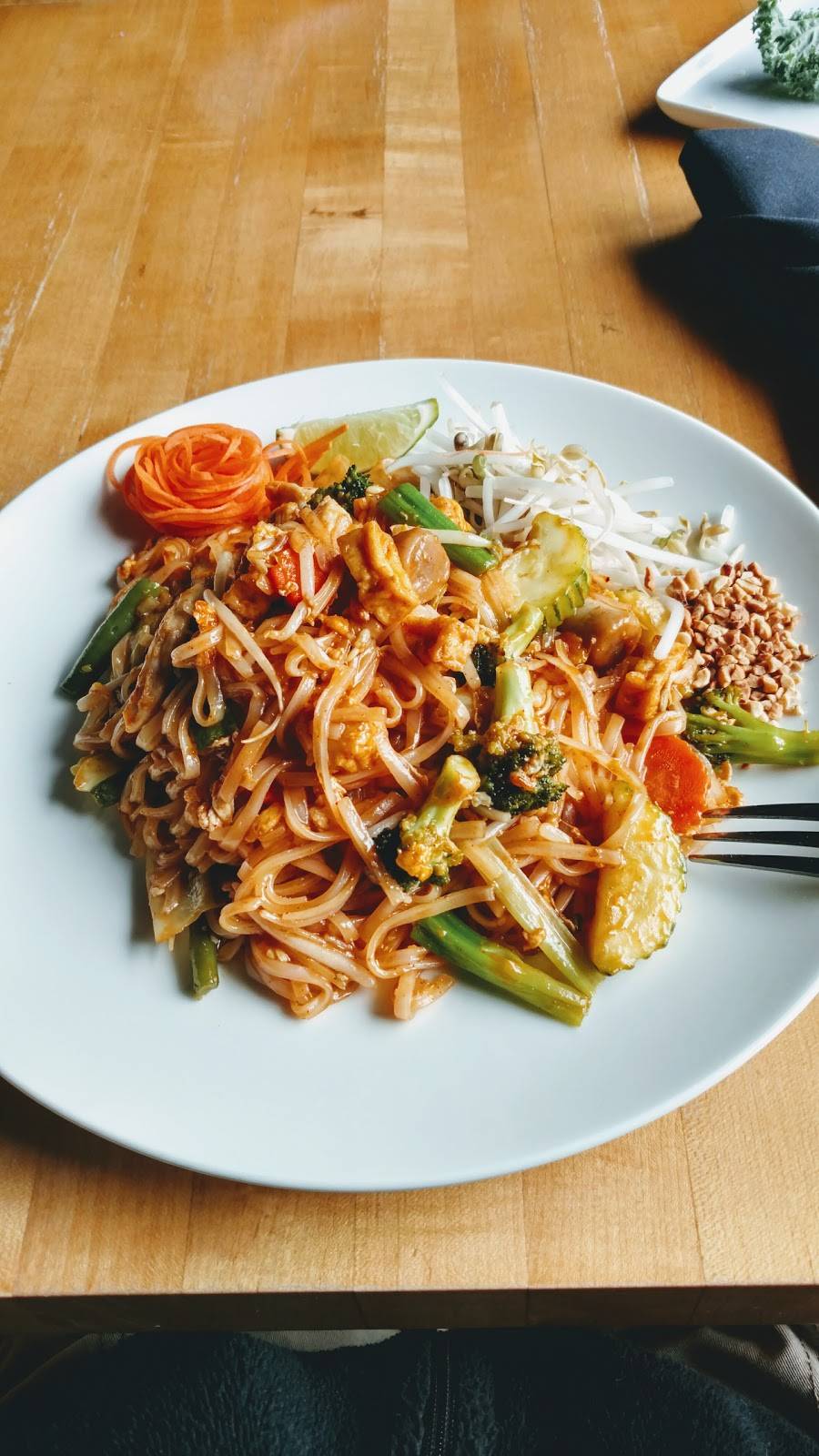 Kin Sushi & Thai Cuisine | restaurant | 1132 N Milwaukee Ave, Chicago, IL 60642, USA | 7737722722 OR +1 773-772-2722