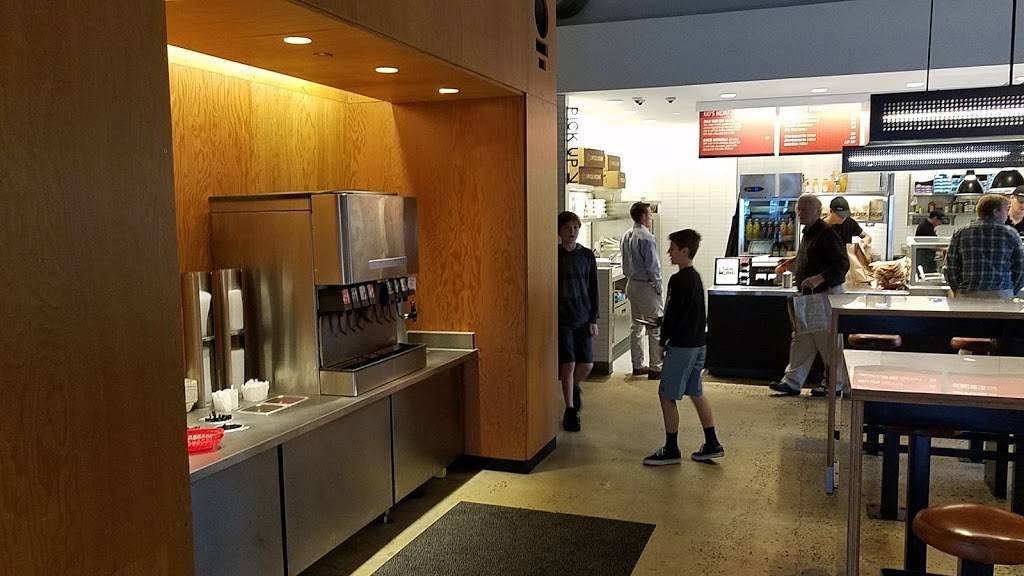 Chipotle Mexican Grill | restaurant | 20 Water St, Red Bank, NJ 07701, USA | 7327588524 OR +1 732-758-8524