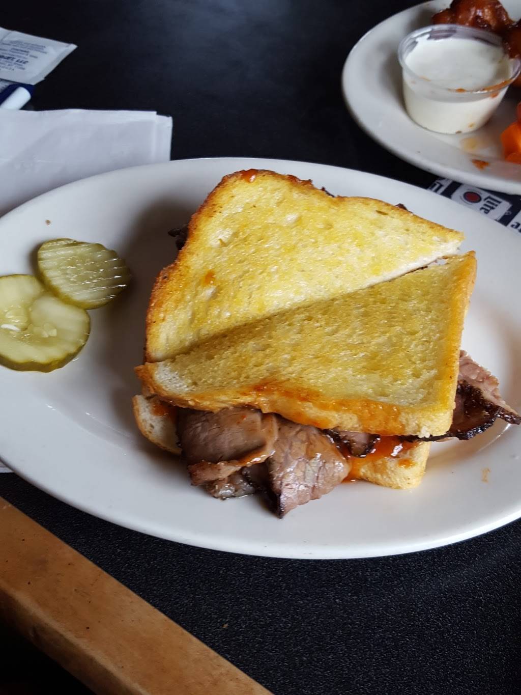 Slim McGinns West | restaurant | 14735 W Lisbon Rd, Brookfield, WI 53005, USA | 2623731500 OR +1 262-373-1500