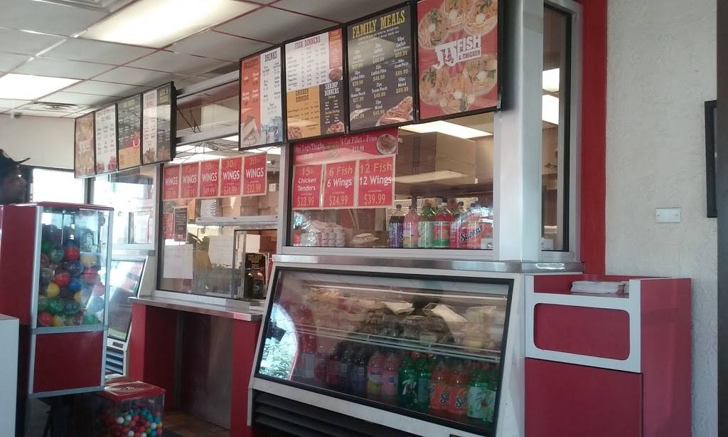 J J Fish & Chicken | restaurant | 9008 W Brown Deer Rd, Milwaukee, WI 53224, USA | 4143551000 OR +1 414-355-1000