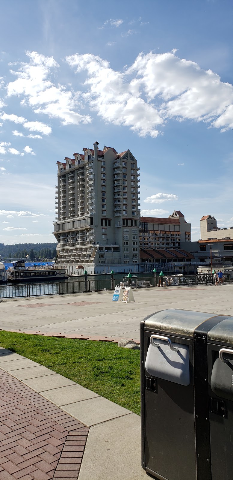 The Buoy Bar & Grill | restaurant | 420 E Front Ave, Coeur dAlene, ID 83814, USA | 2088891846 OR +1 208-889-1846