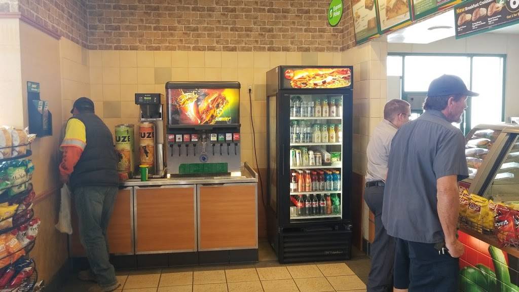 Subway | restaurant | 200 N Del Norte Blvd Unit B, Oxnard, CA 93030, USA | 8054856220 OR +1 805-485-6220