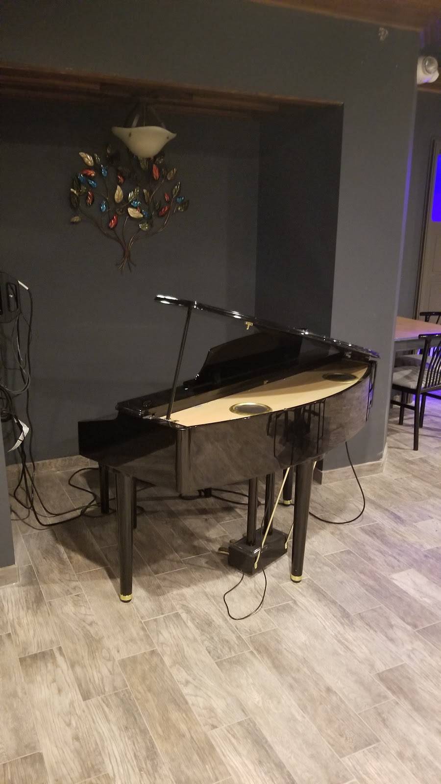 Siscos Tapas y Vino | restaurant | 300 Broadway Ave, Mattoon, IL 61938, USA | 2172348600 OR +1 217-234-8600