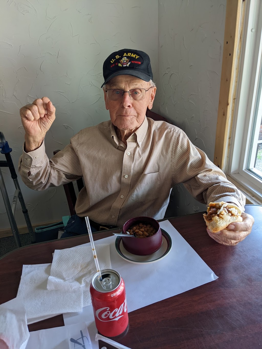 Weiner Hut | restaurant | 869 National Rd, Brookside, OH 43912, USA | 7403125176 OR +1 740-312-5176