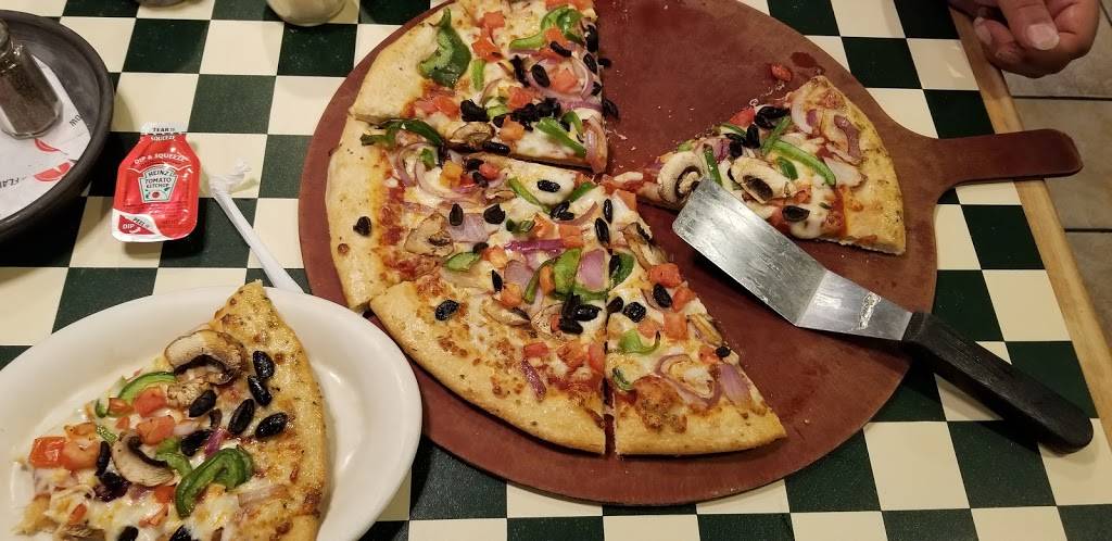 Pizza Hut | restaurant | 927 N Rte 49, Casey, IL 62420, USA | 2179325717 OR +1 217-932-5717