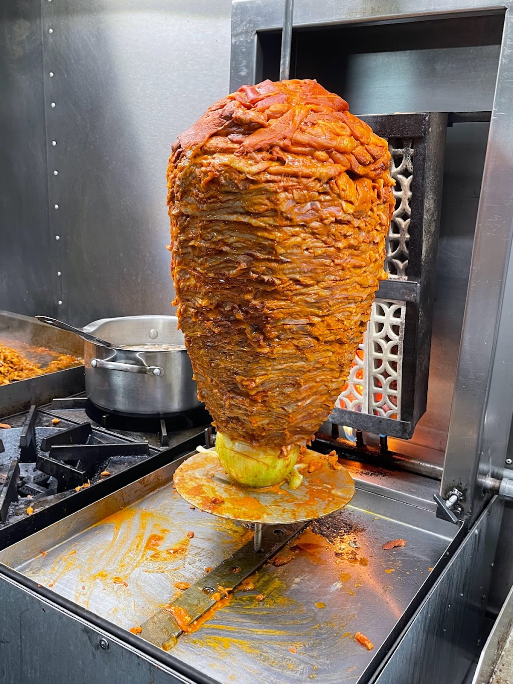 Tacos Los Primos | restaurant | 2401 W McDowell Rd, Phoenix, AZ 85009, USA | 5612613886 OR +1 561-261-3886