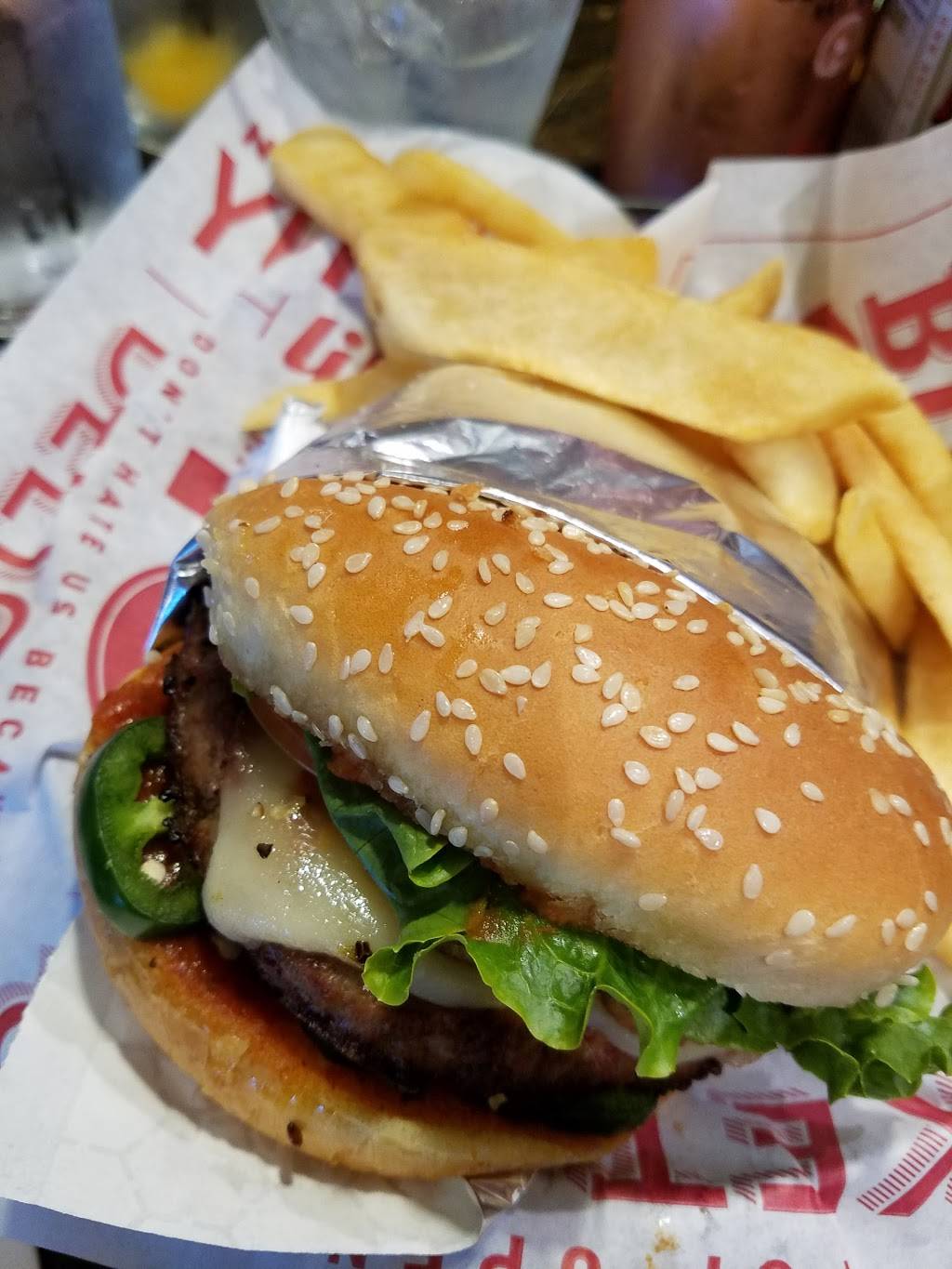 Red Robin Gourmet Burgers and Brews | restaurant | 6230 SW 6th Ave, Topeka, KS 66615, USA | 7852715400 OR +1 785-271-5400