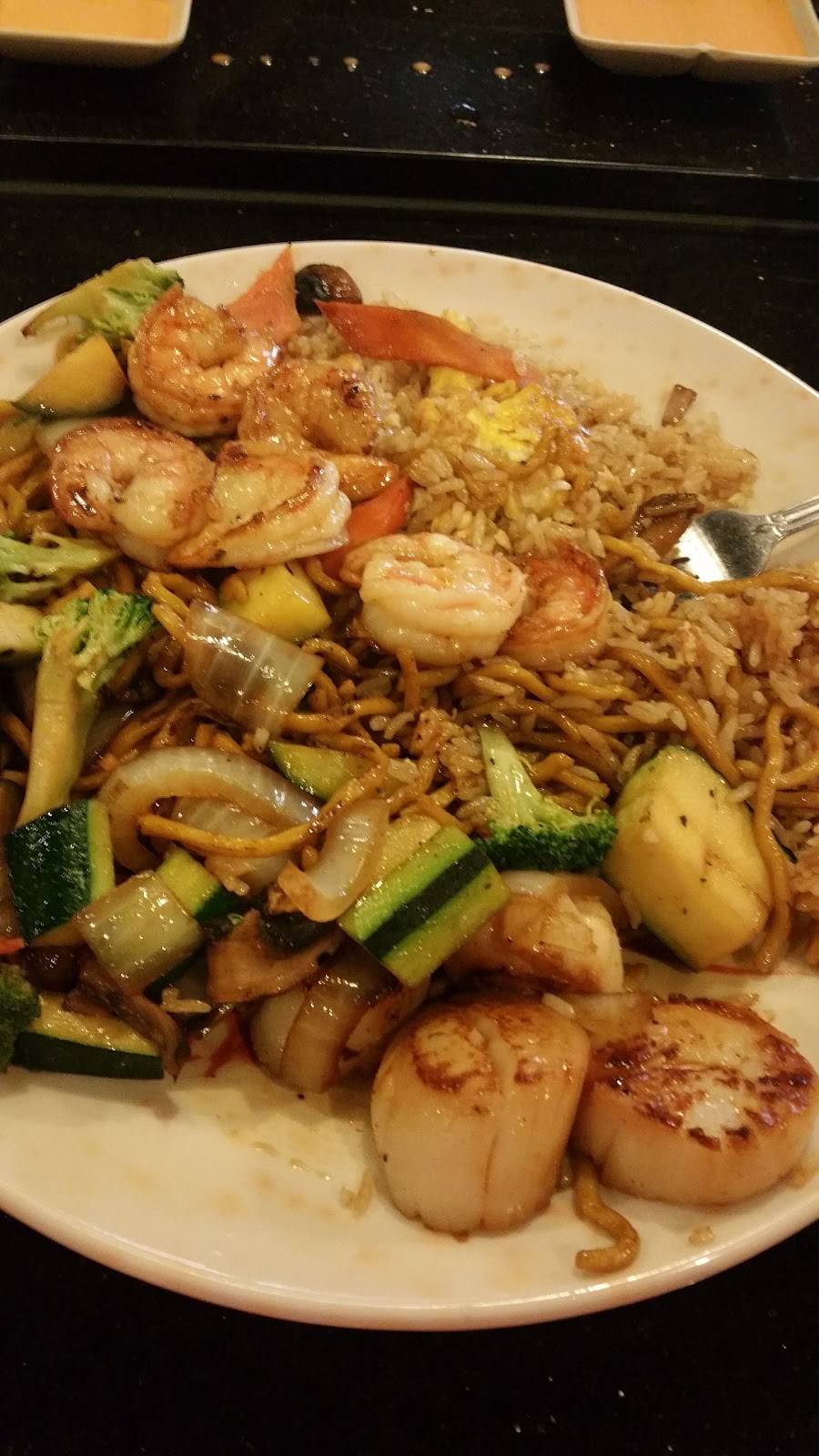 Fujiyama Japanese Steakhouse | restaurant | 3000 W Deyoung St #156, Marion, IL 62959, USA | 6189939686 OR +1 618-993-9686