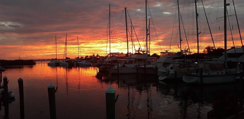 Harbor Cove Bar & Grill | restaurant | 1930 Harbortown Dr, Fort Pierce, FL 34946, USA | 7724295303 OR +1 772-429-5303