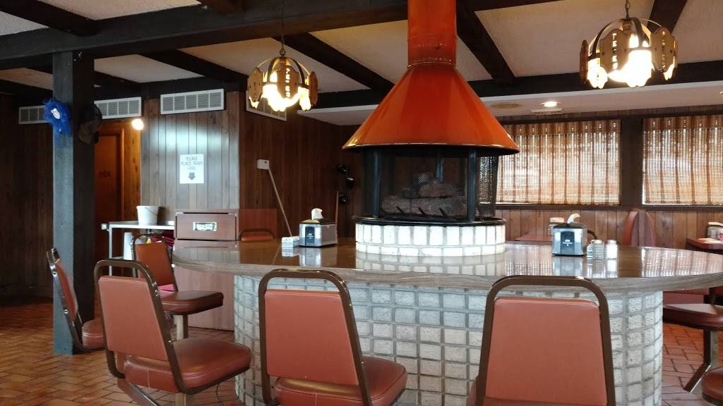 Petes Drive-In | restaurant | 1009 E Pearce Blvd, Wentzville, MO 63385, USA | 6363276992 OR +1 636-327-6992