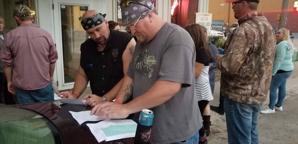 Dons Pub | restaurant | 101 N Main St, Donahue, IA 52746, USA | 5632824256 OR +1 563-282-4256