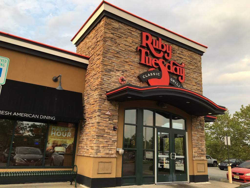 Ruby Tuesday | restaurant | 120 International Blvd, Elizabeth, NJ 07201, USA | 9082898307 OR +1 908-289-8307
