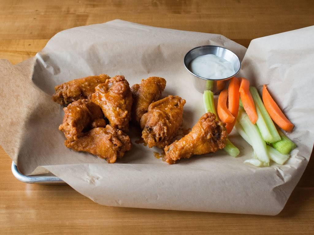 The Beacon Tap | restaurant | 1374 Lee St, Des Plaines, IL 60018, USA | 8477152772 OR +1 847-715-2772