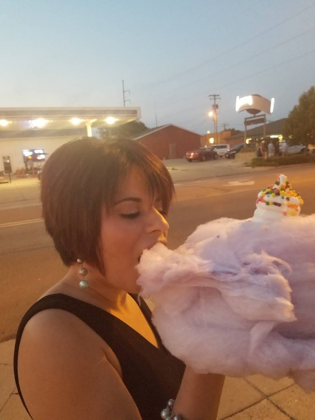 Tones Doghouse | restaurant | 521 W Main St, Ottawa, IL 61350, USA | 8154318000 OR +1 815-431-8000