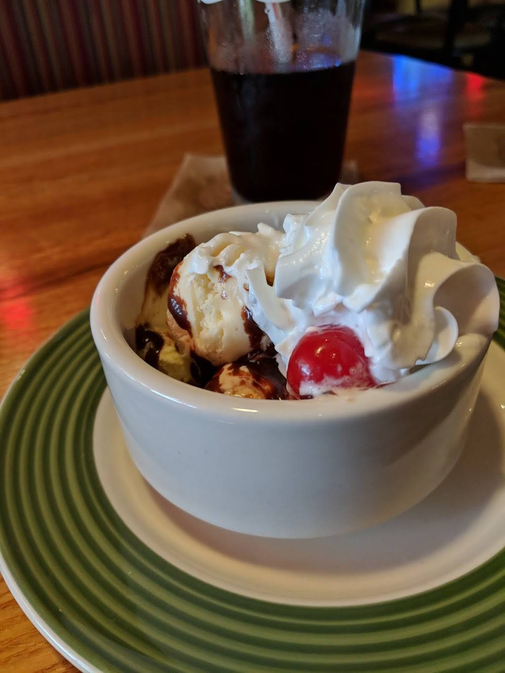 Applebees Grill + Bar | restaurant | Lariat Center, 8421 Joiner Way, Eden Prairie, MN 55344, USA | 9529427993 OR +1 952-942-7993