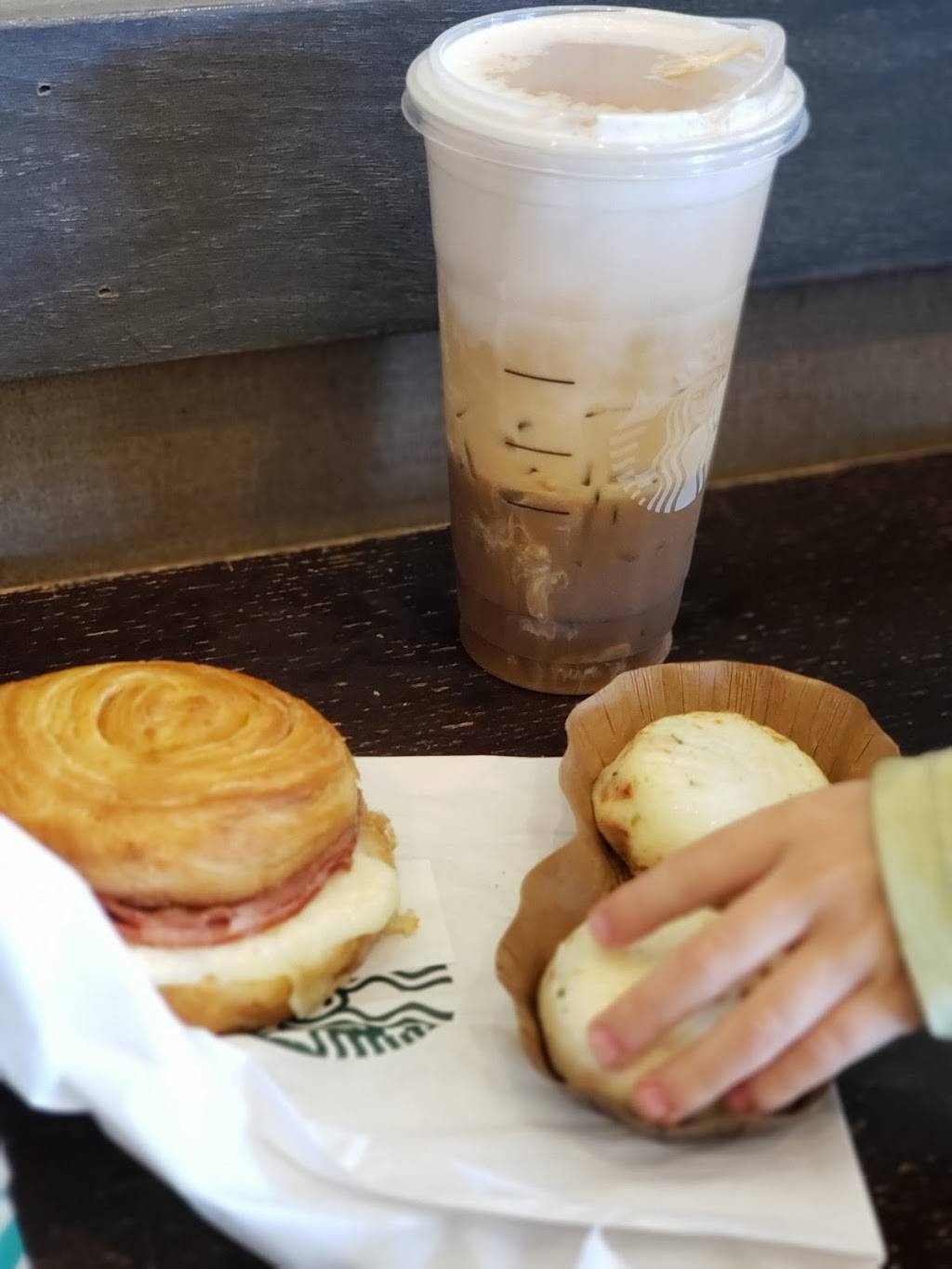 Starbucks | cafe | 6003-A Burke Centre Pkwy, Burke, VA 22015, USA | 7032502292 OR +1 703-250-2292