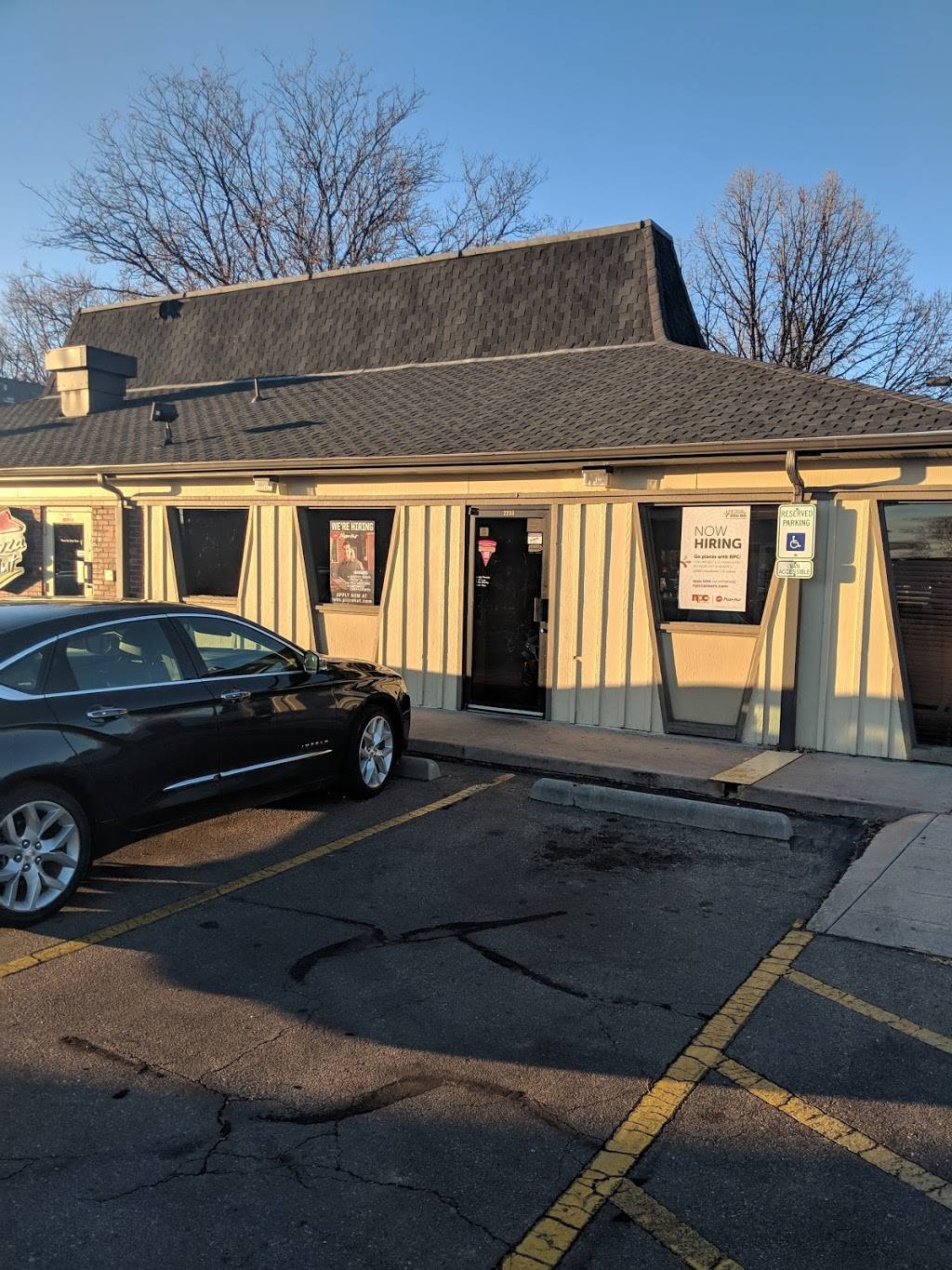 Pizza Hut | meal takeaway | 2255 N Main St, Longmont, CO 80501, USA | 3037763316 OR +1 303-776-3316