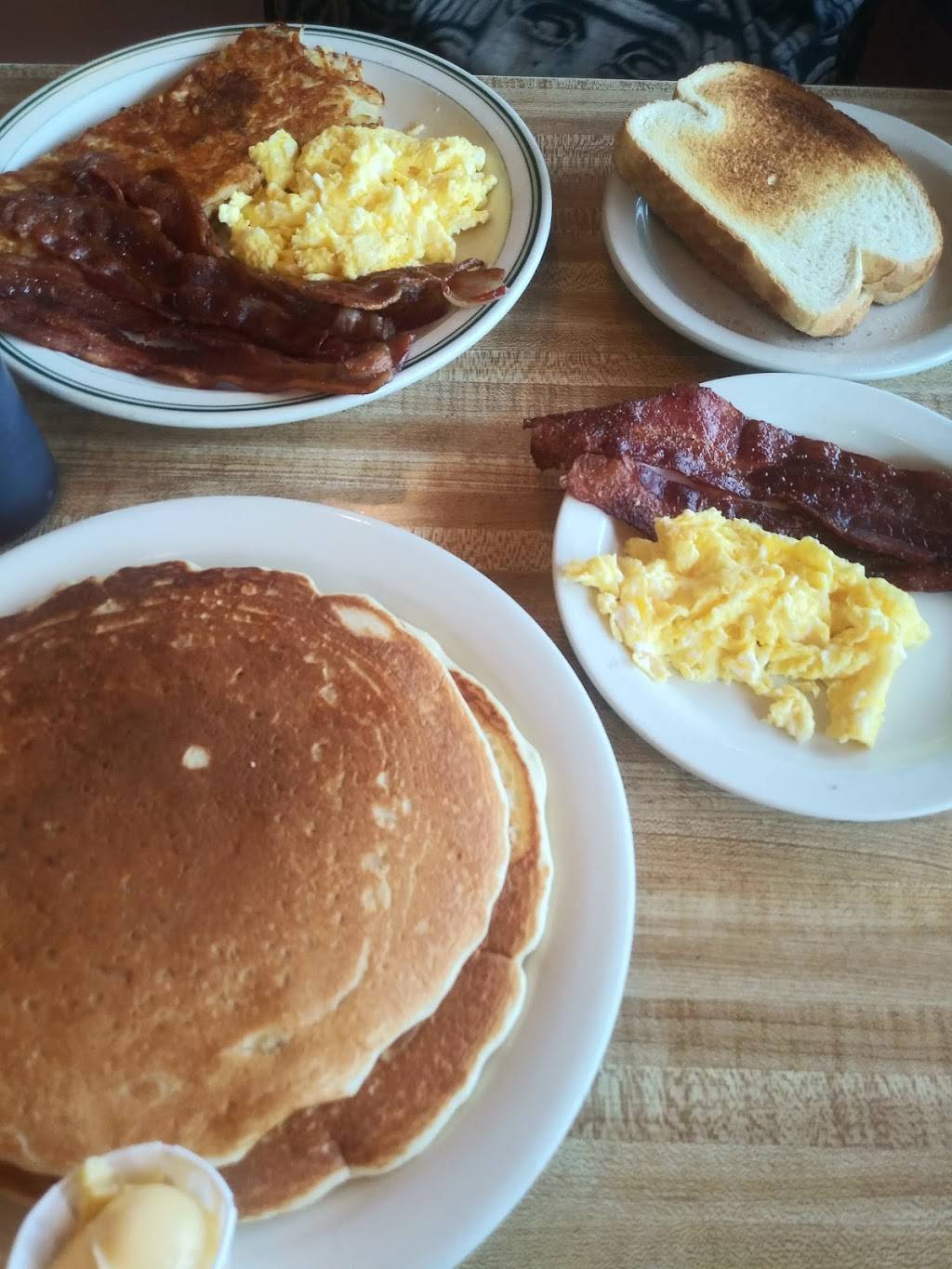 Renees Cafe | restaurant | 1005 N Main St, Lakeport, CA 95453, USA | 7072631058 OR +1 707-263-1058