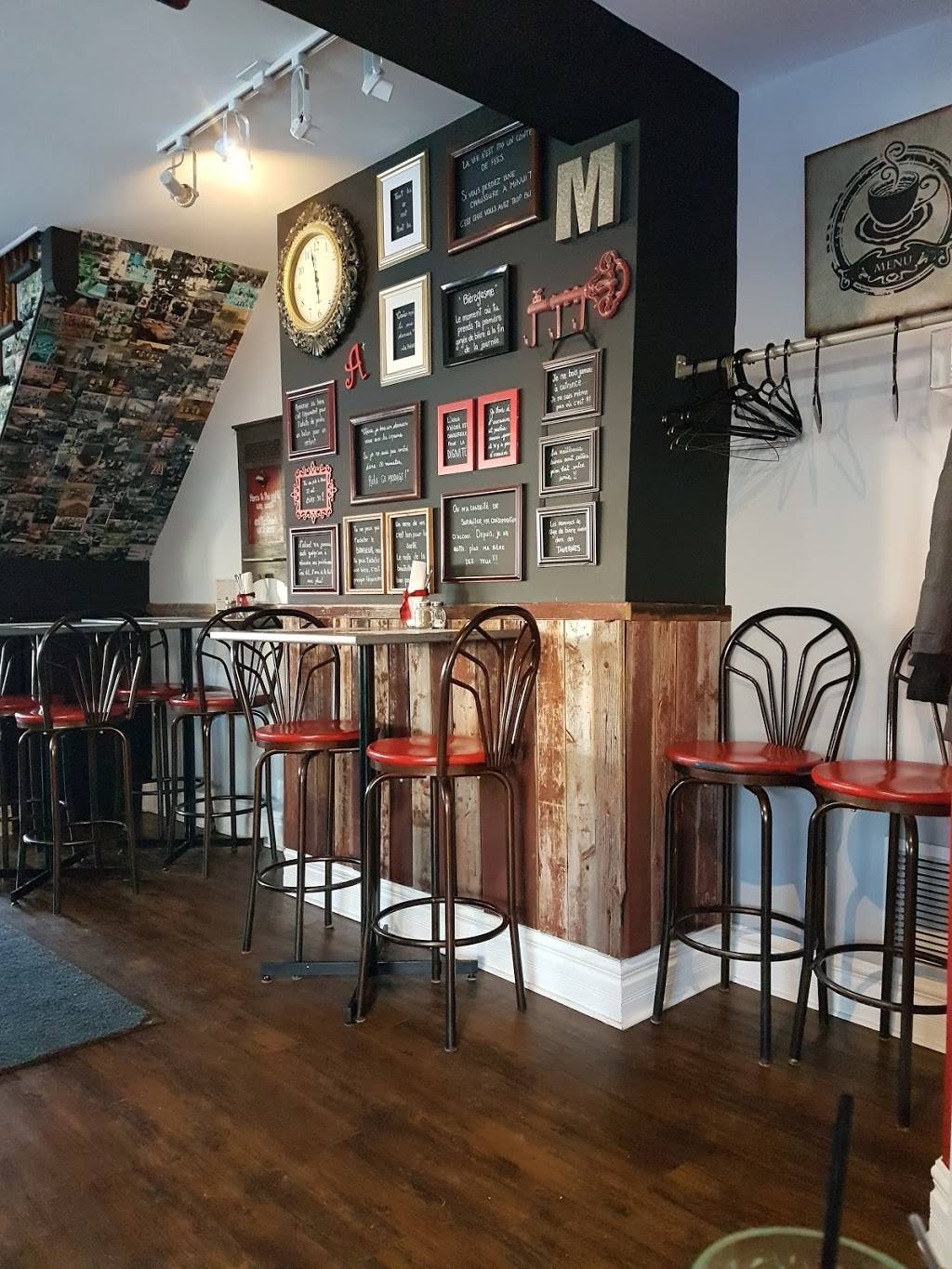 Pub Café La Maîtresse | restaurant | 144 Rue Champlain, Salaberry-de-Valleyfield, QC J6T 1X2, Canada | 4503711000 OR +1 450-371-1000