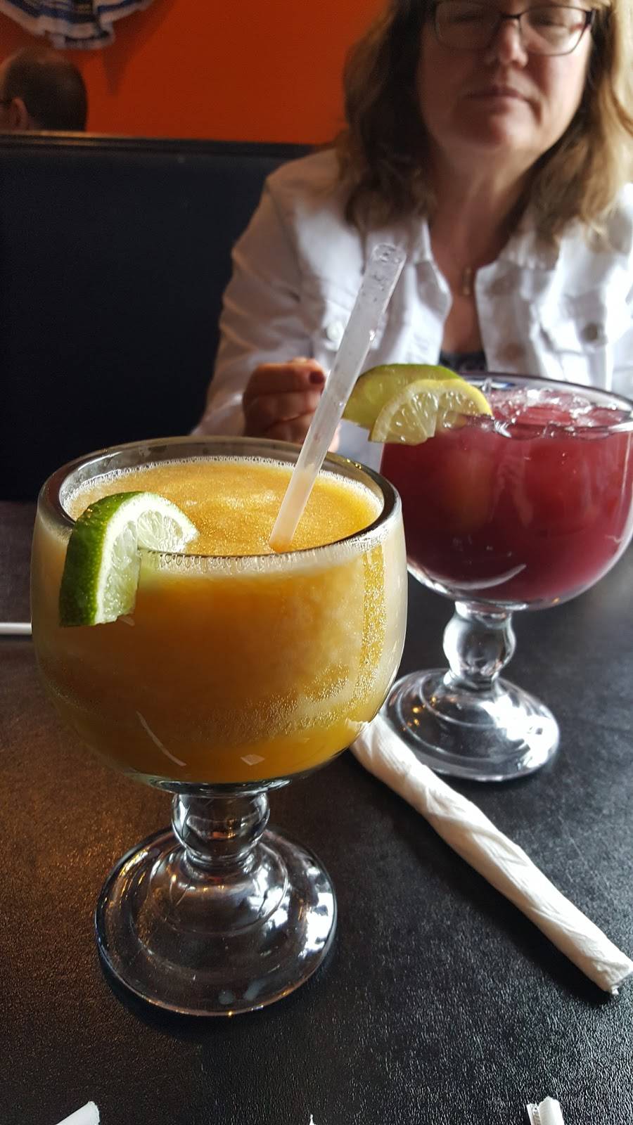 El Arepazo Y Pupuseria | restaurant | 22799 Lorain Rd, Cleveland, OH 44126, USA | 4407161961 OR +1 440-716-1961