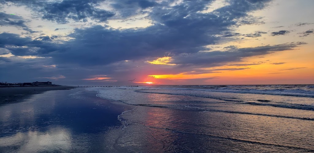 Ocean Oasis Water Park + Beach Club | restaurant | 2501 Boardwalk, Wildwood, NJ 08260, USA | 6095223900 OR +1 609-522-3900