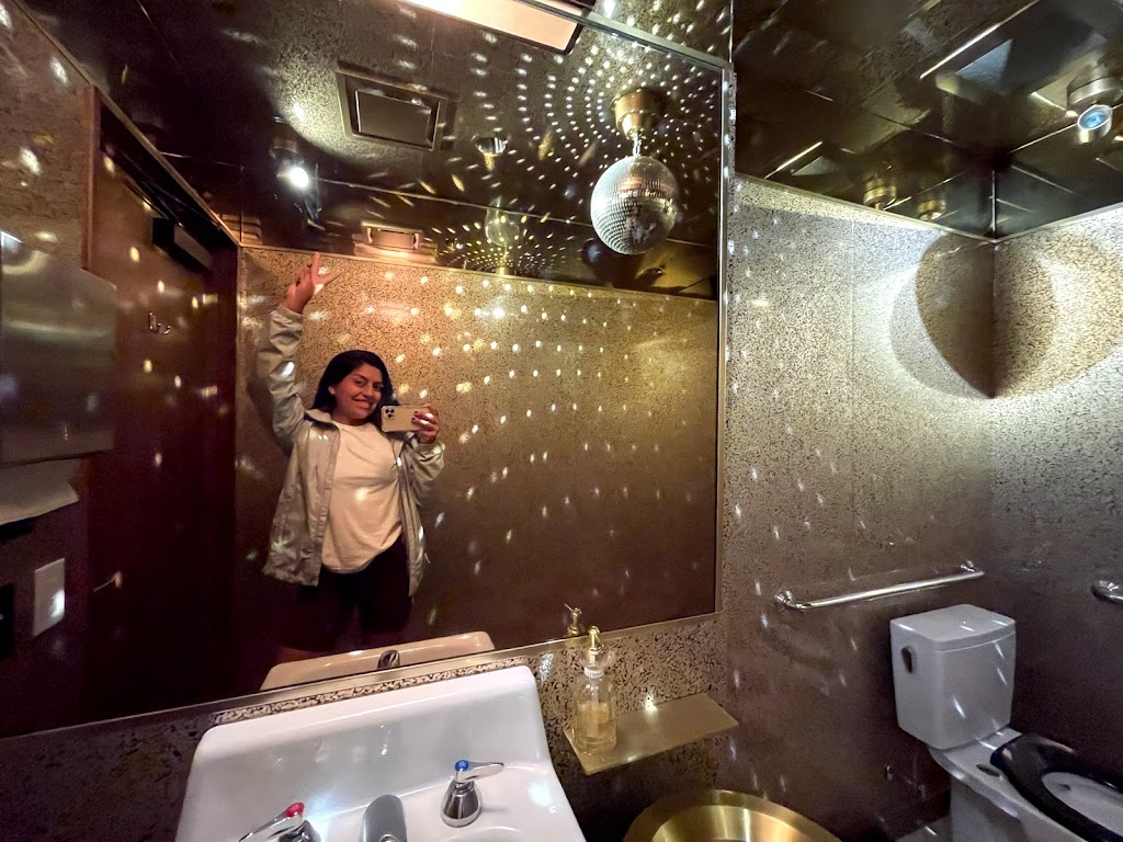 Favorite Pizza | restaurant | 801 W 6th St, Austin, TX 78703, USA | 5124784136 OR +1 512-478-4136