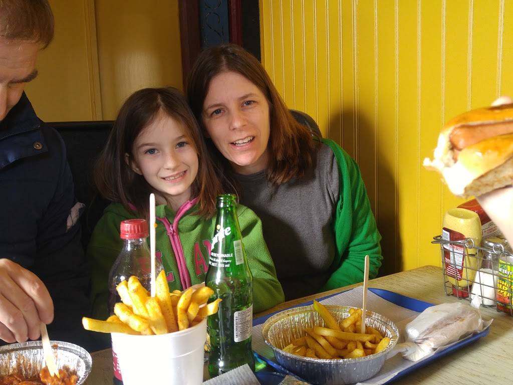 Burgerittoville | restaurant | 57 Church Hill Rd, Newtown, CT 06470, USA | 2032703500 OR +1 203-270-3500