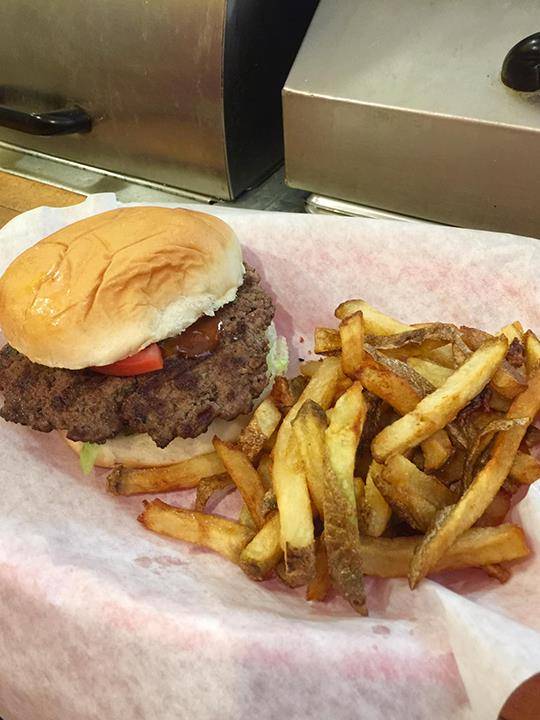 Isas Hot Dogs | restaurant | 2501 E Cass St, Joliet, IL 60432, USA | 8156661946 OR +1 815-666-1946