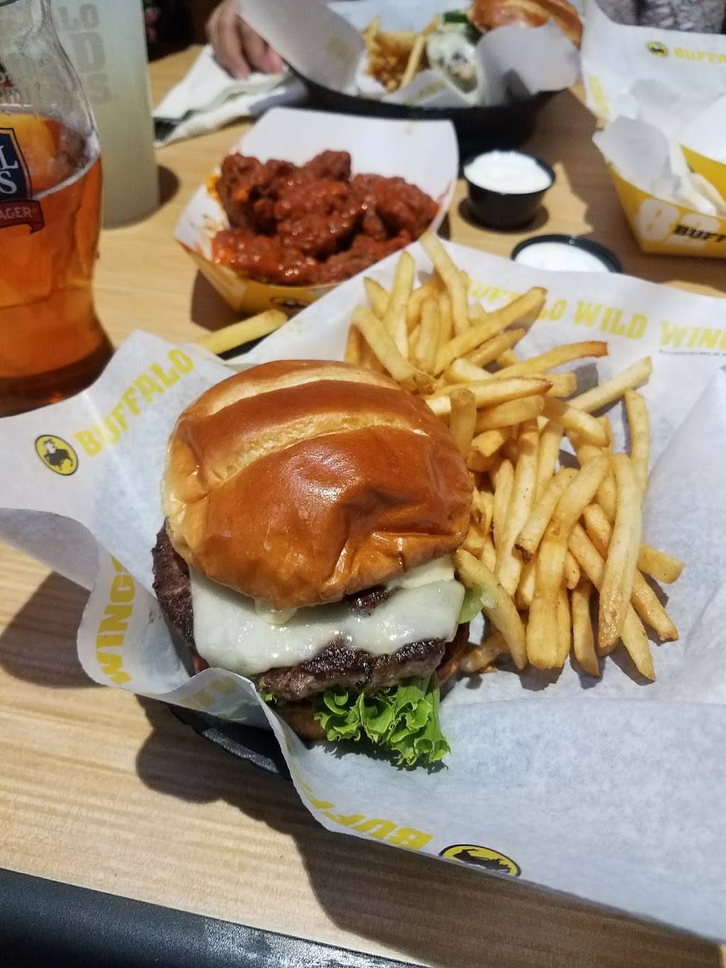 Buffalo Wild Wings | restaurant | 115 SW Loop 410, San Antonio, TX 78245, USA | 2105239464 OR +1 210-523-9464