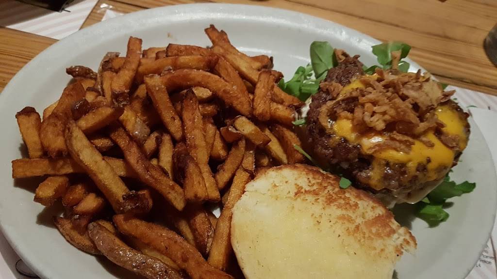 Daves... On St. Clair | restaurant | 730 St Clair Ave W, Toronto, ON M6C 1B3, Canada | 4166573283 OR +1 416-657-3283