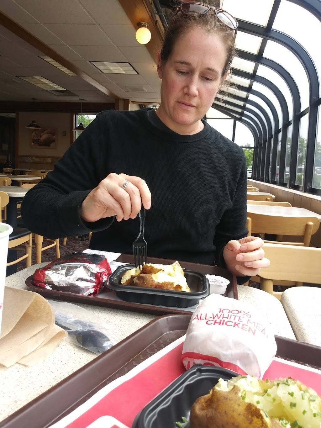 Wendys | restaurant | 2050 Silvernail Rd, Pewaukee, WI 53072, USA | 2625210718 OR +1 262-521-0718