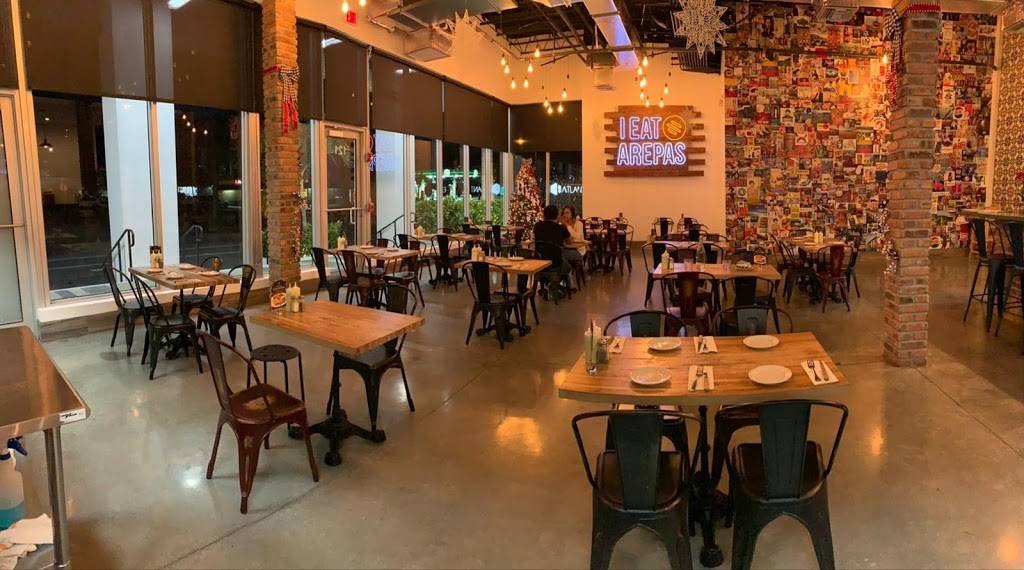 Doggis Arepa Bar | restaurant | 801 N Federal Hwy Suite 118, Hallandale Beach, FL 33009, USA | 7544008115 OR +1 754-400-8115