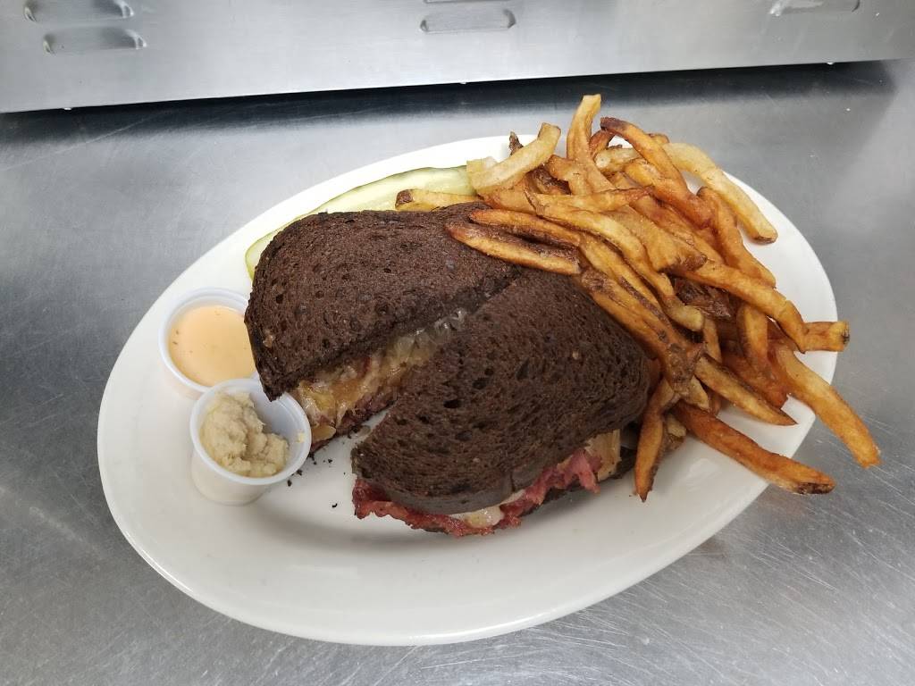 Donnellys Irish Pub | restaurant | 4501 N Rockwood Dr, Peoria, IL 61615, USA | 3096810800 OR +1 309-681-0800