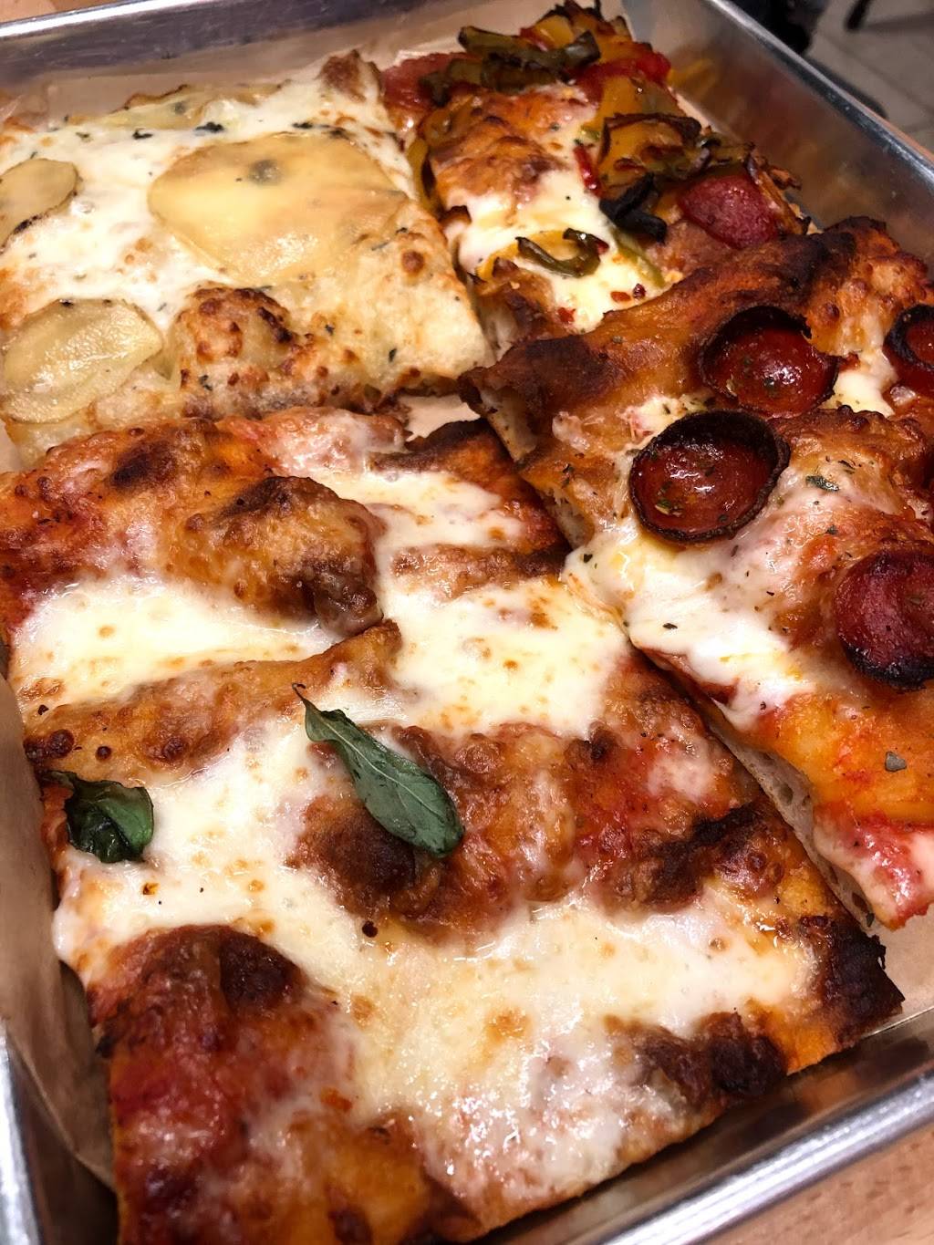 Triple Beam Pizza | restaurant | 1818 Sunset Blvd, Los Angeles, CA 90026, USA | 2132819753 OR +1 213-281-9753