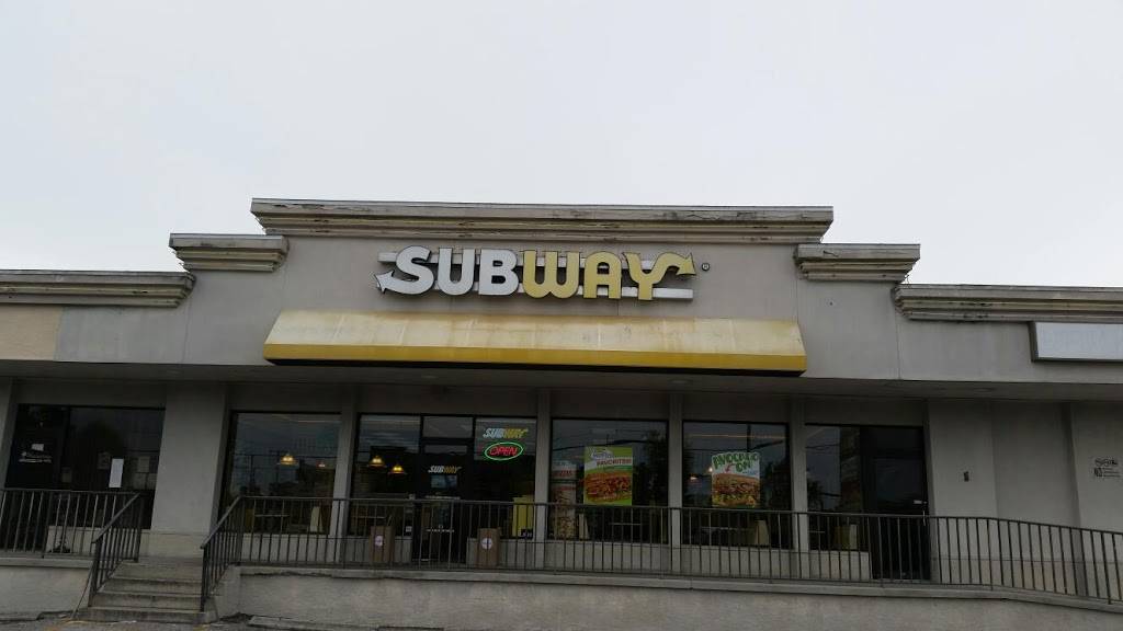 Subway | meal takeaway | 980 Pasadena Ave S, St. Petersburg, FL 33707, USA | 7273471256 OR +1 727-347-1256
