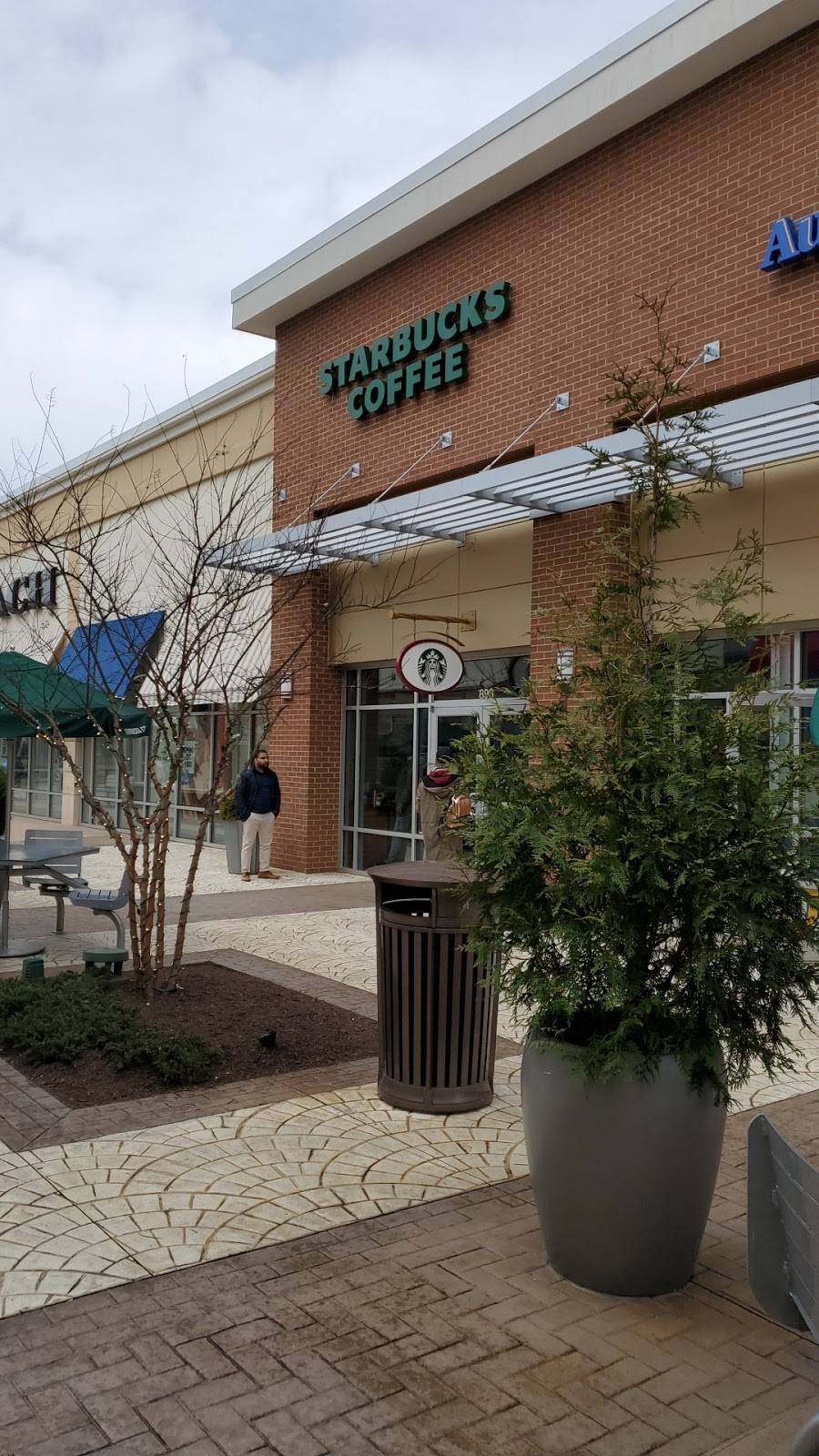 Starbucks | cafe | 6800 Oxon Hill Rd #898, National Harbor, MD 20745, USA | 3015679256 OR +1 301-567-9256