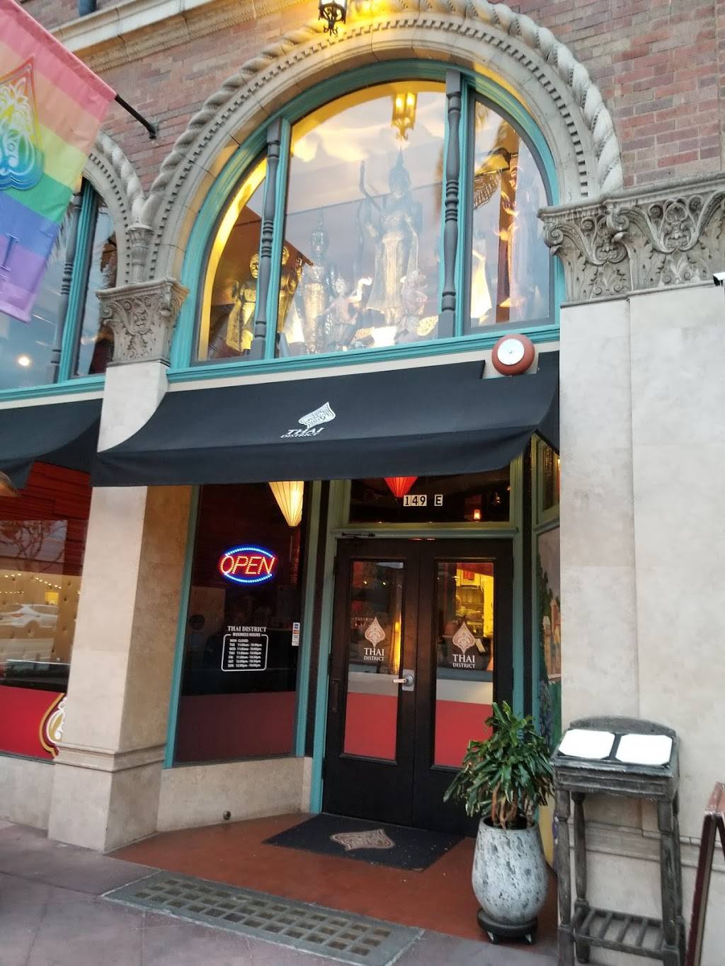 Thai District | restaurant | 149 Linden Ave Ste. E, Long Beach, CA 90802, USA | 5629517181 OR +1 562-951-7181