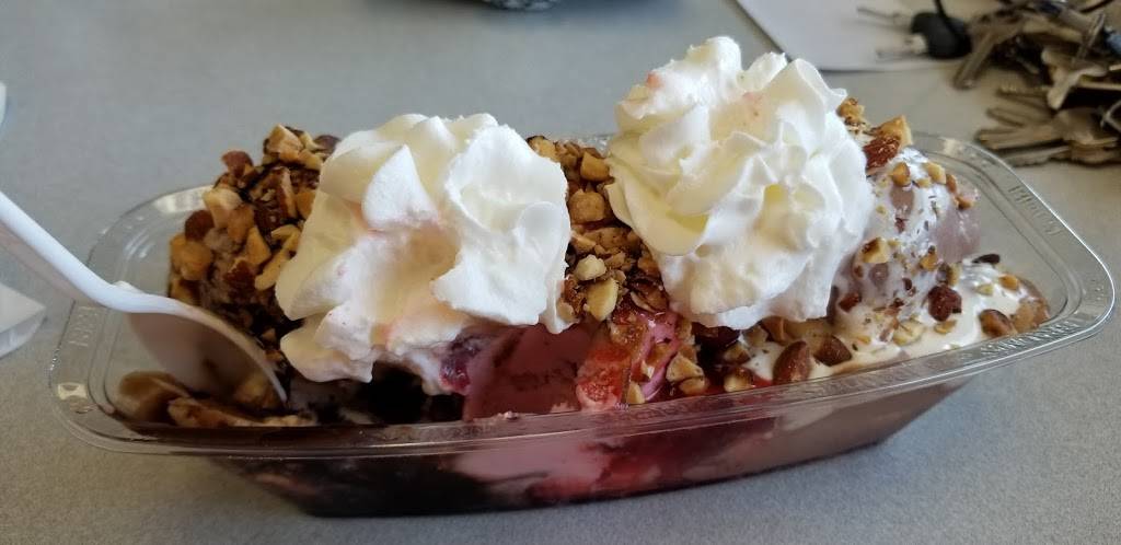 Braums Ice Cream & Burger Restaurant | restaurant | 219 N Galloway Ave, Mesquite, TX 75149, USA | 9722856066 OR +1 972-285-6066