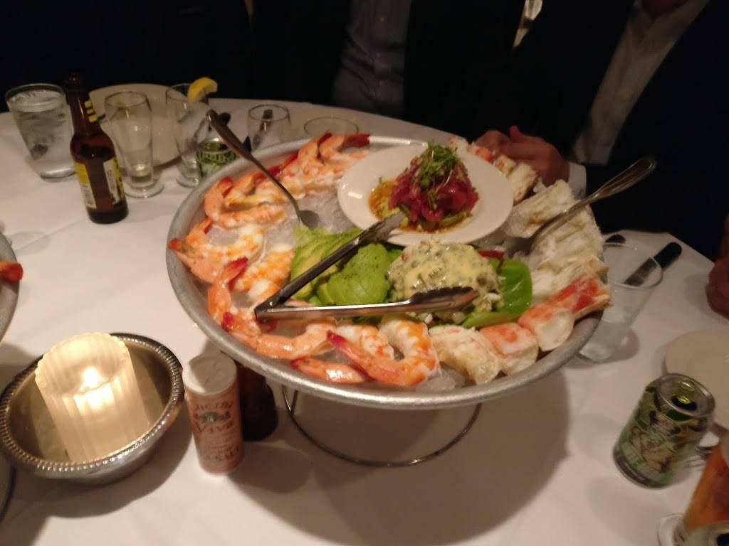 Hugos Frog Bar & Fish House | restaurant | 1024 N Rush St, Chicago, IL 60611, USA | 3126400999 OR +1 312-640-0999