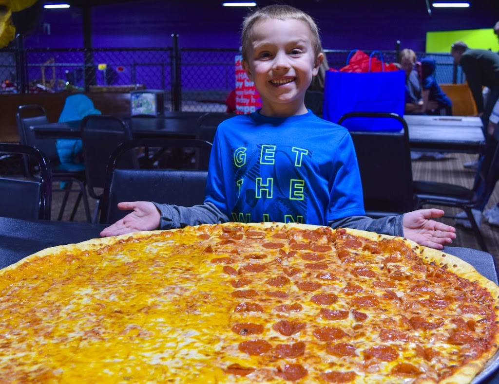 Monkey In the Middle Pizza @ Action City | restaurant | 2402 Lorch Ave, Eau Claire, WI 54701, USA | 8006849978 OR +1 800-684-9978