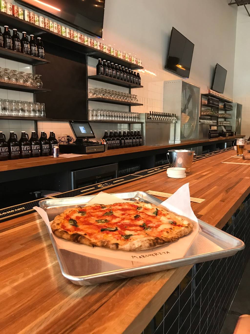 Tafts Brewpourium | restaurant | 4831 Spring Grove Ave #1, Cincinnati, OH 45232, USA | 5138535021 OR +1 513-853-5021