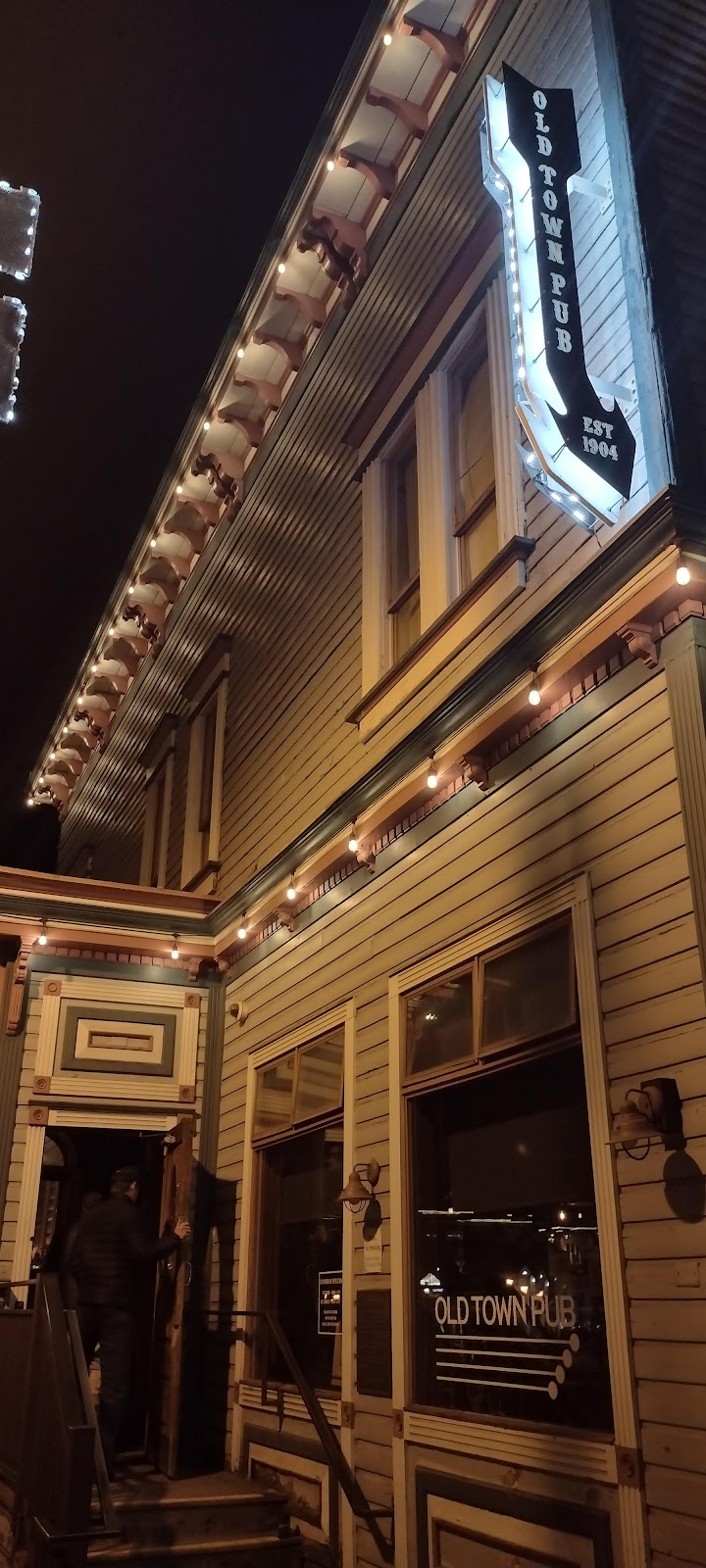 Old Town Pub & Restaurant | restaurant | 600 Lincoln Ave, Steamboat Springs, CO 80487, USA | 9708792101 OR +1 970-879-2101