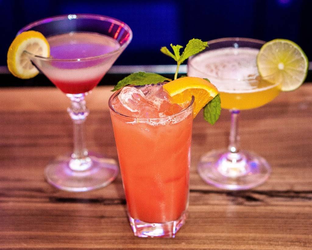 Aura Mixology & Chow | restaurant | 2368 3rd St, San Francisco, CA 94107, USA | 4158729662 OR +1 415-872-9662