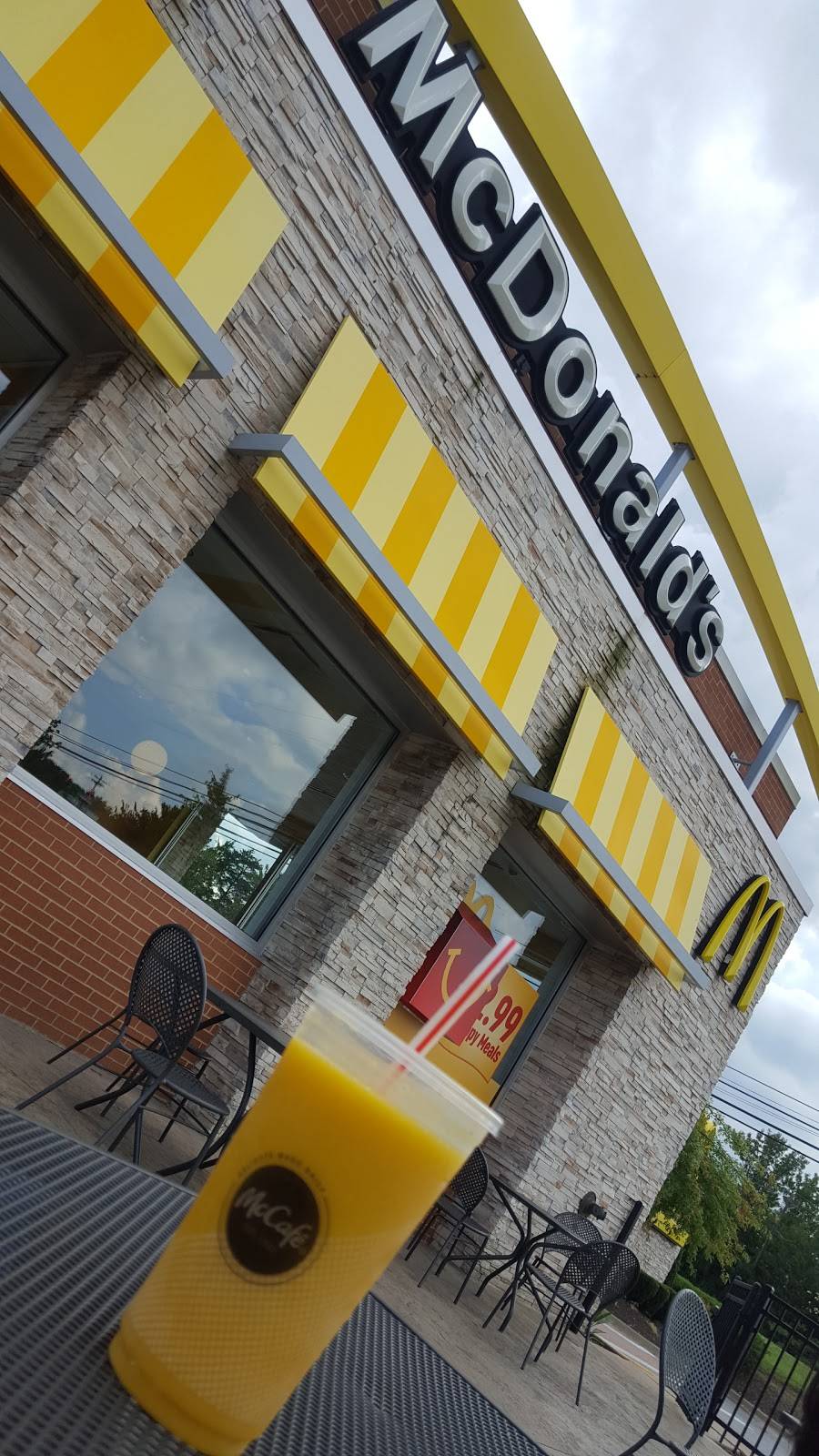 McDonalds | cafe | 109 Drury Dr, La Plata, MD 20646, USA | 3019346851 OR +1 301-934-6851