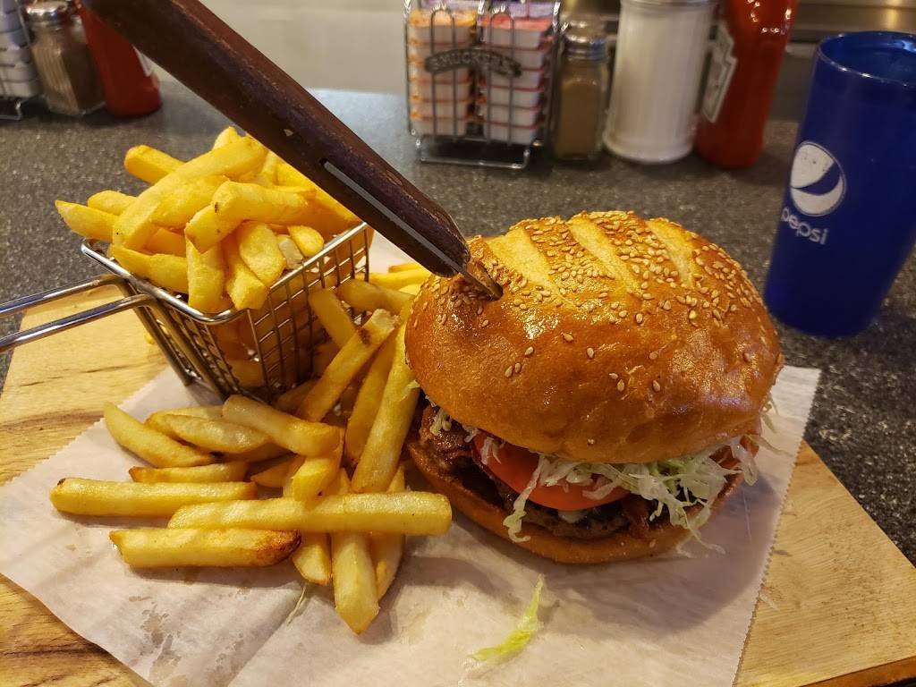 Daybreak Family Restaurant | restaurant | 337 W Center St, West Bridgewater, MA 02379, USA | 5085835341 OR +1 508-583-5341